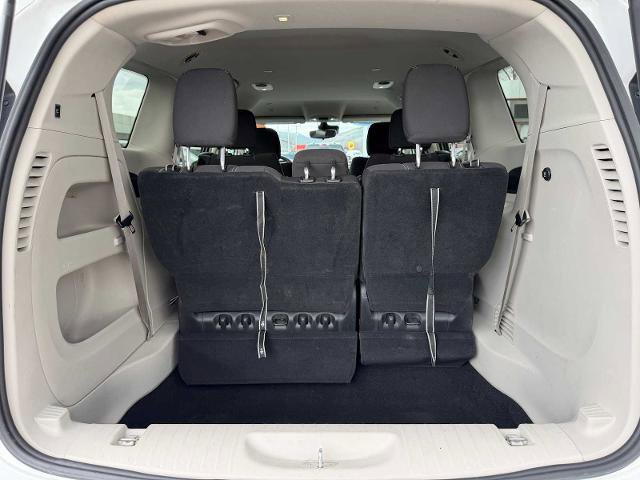 Used 2023 Chrysler Voyager LX image 10