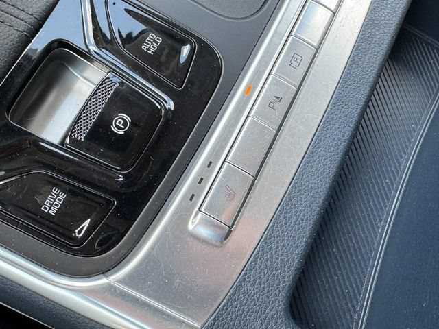 Used 2025 Kia Carnival EX FWD image 23