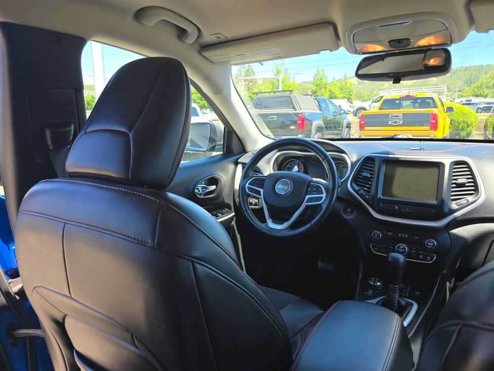 Used 2018 Jeep Cherokee Trailhawk w/ Trailer Tow Group AWD/4WD image 10