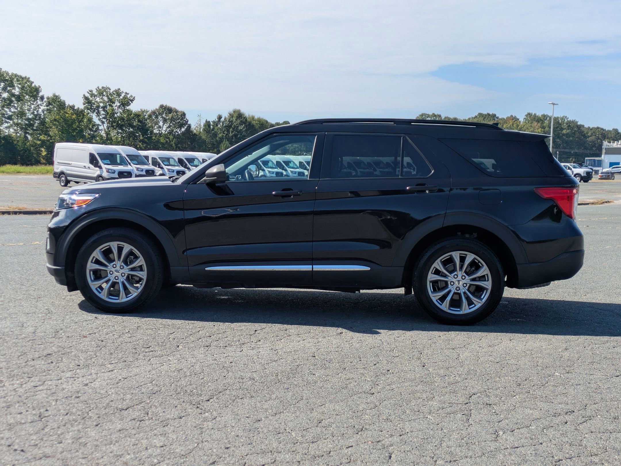 Certified 2023 Ford Explorer XLT w/ Equipment Group 202A image 3
