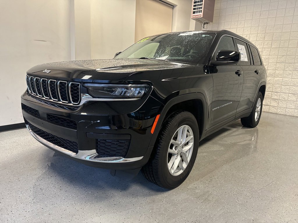 Used 2023 Jeep Grand Cherokee L Laredo image 14