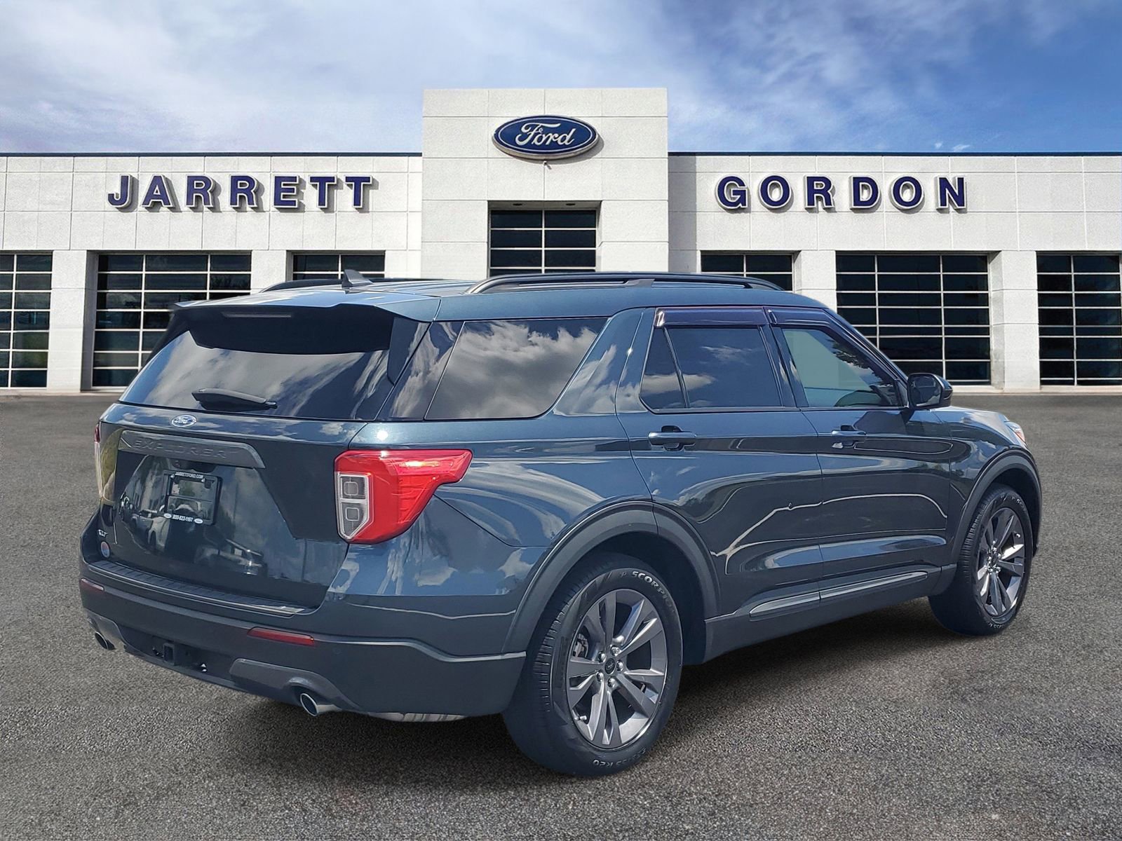 Certified 2022 Ford Explorer XLT w/ Equipment Group 202A RWD image 4
