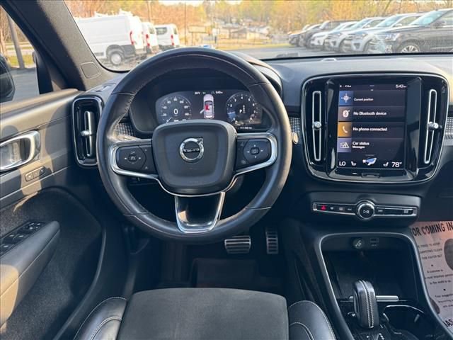 Used 2022 Volvo XC40 T4 R-Design w/ Protection Package Premier FWD image 13
