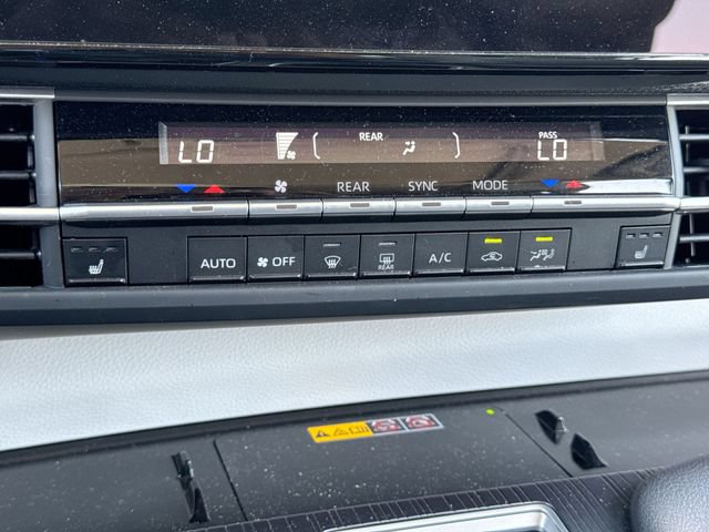 Used 2025 Toyota Sienna XLE AWD/4WD image 19