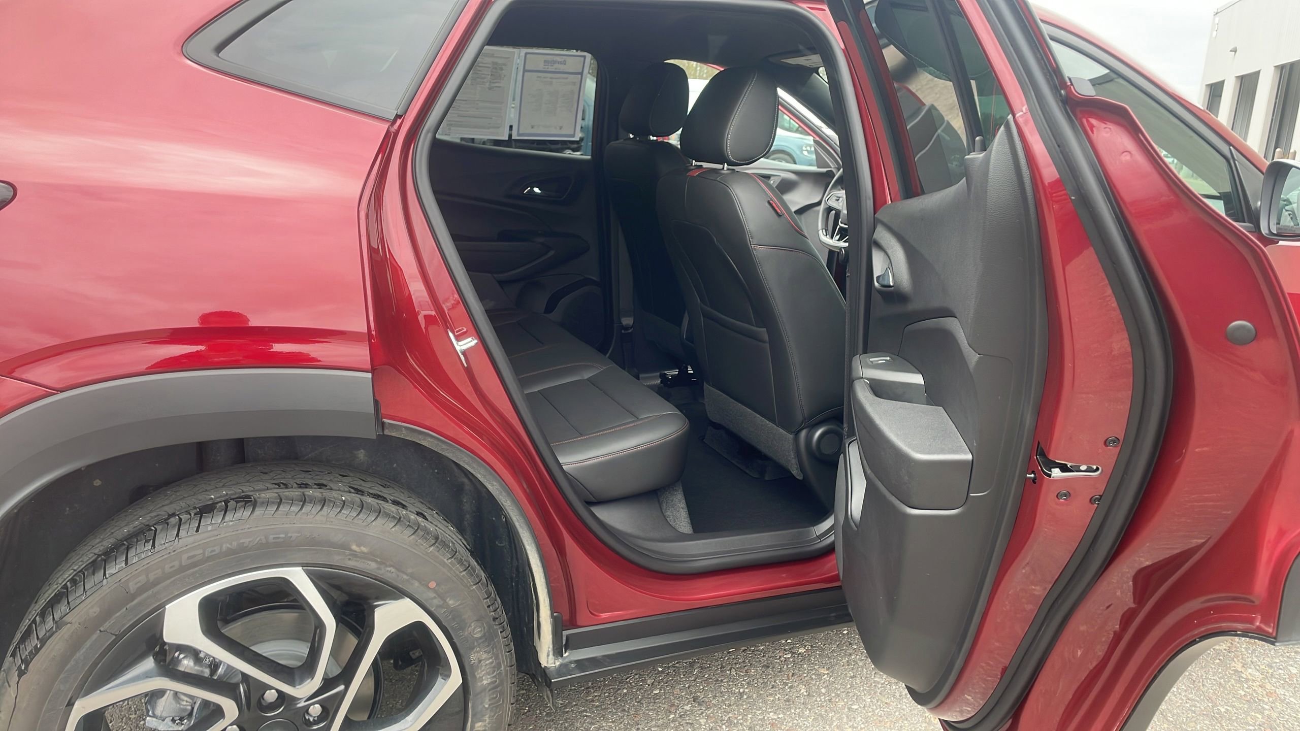 Used 2025 Chevrolet Trax RS w/ Driver Confidence Package FWD image 26