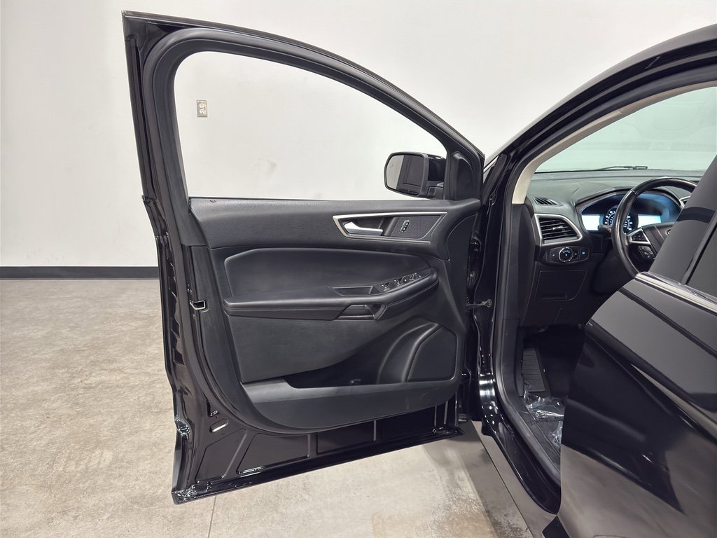 Certified 2023 Ford Edge SEL image 9