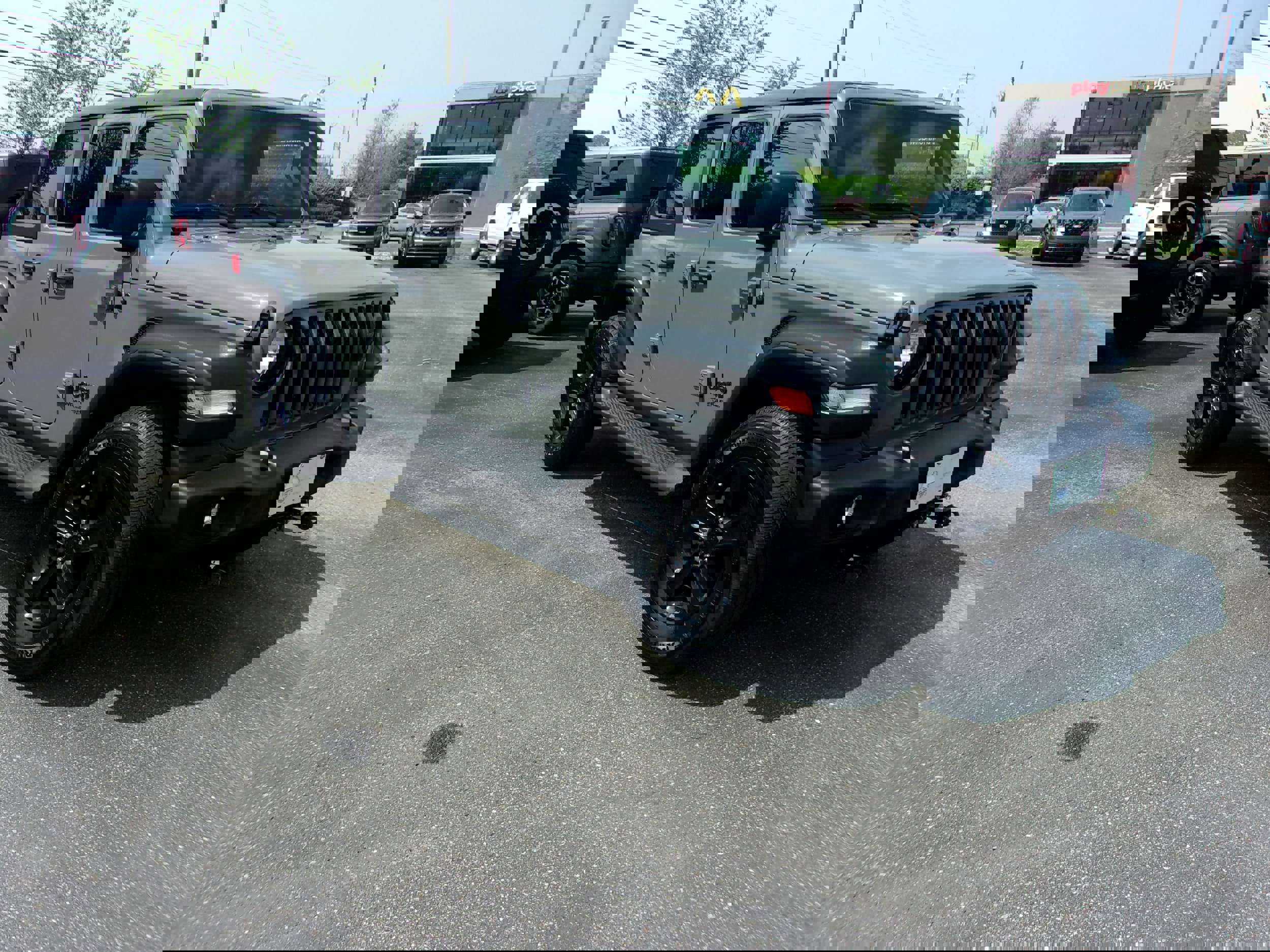 Used 2022 Jeep Wrangler Sport image 7