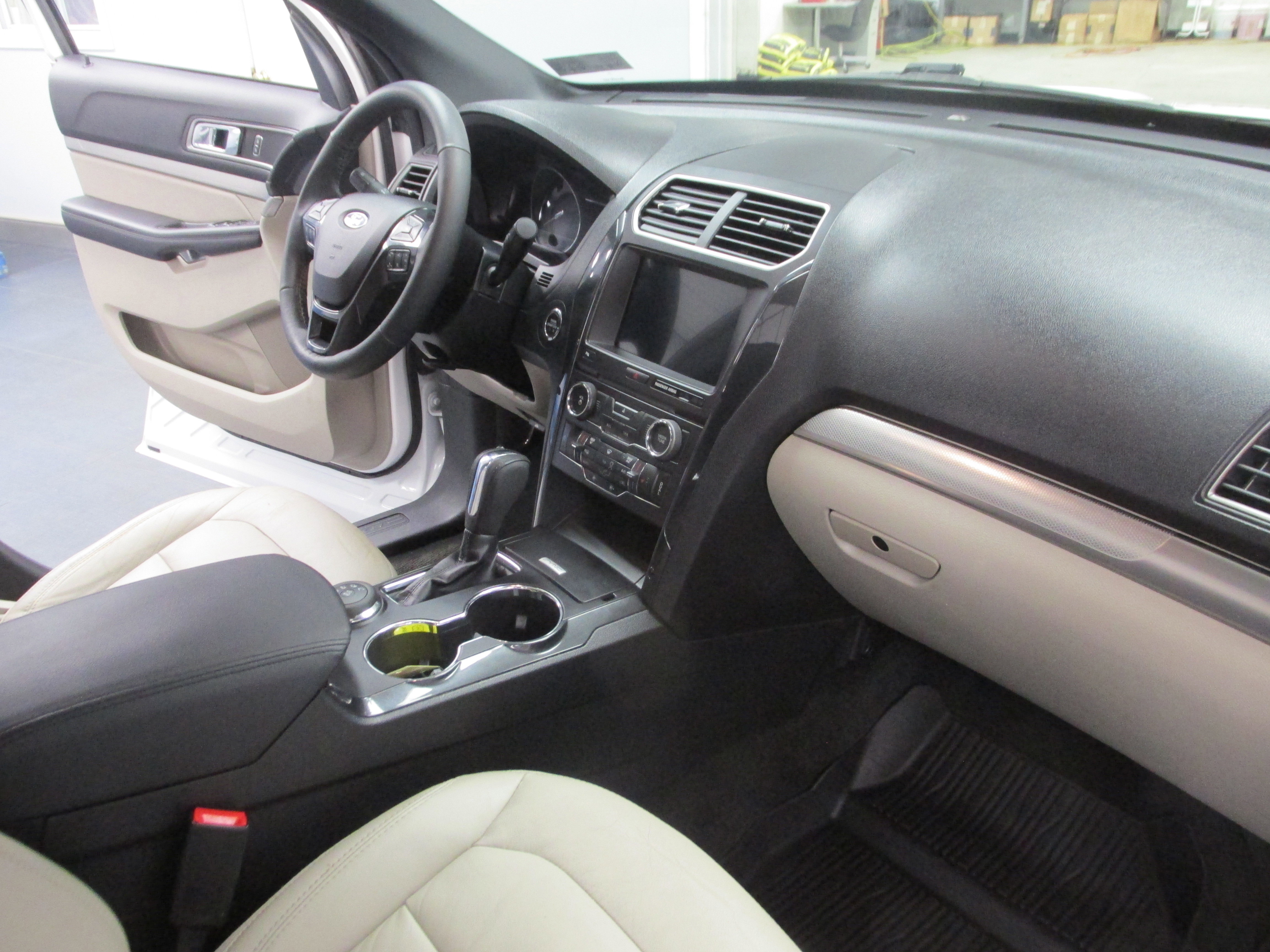 Certified 2018 Ford Explorer XLT w/ Equipment Group 202A image 24