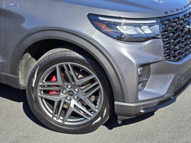 Certified 2025 Ford Explorer ST-Line w/ Premium Package AWD/4WD image 9
