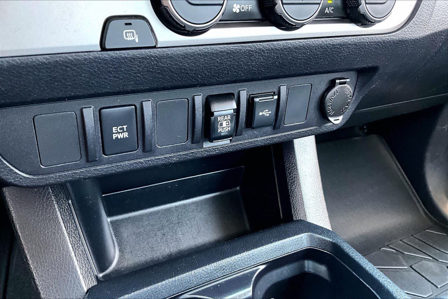 Used 2022 Toyota Tacoma SR5 RWD image 35