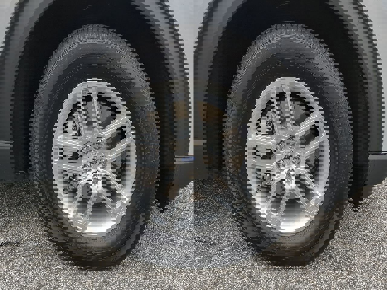 Certified 2025 Ford Explorer Active w/ Active Comfort Package image 9