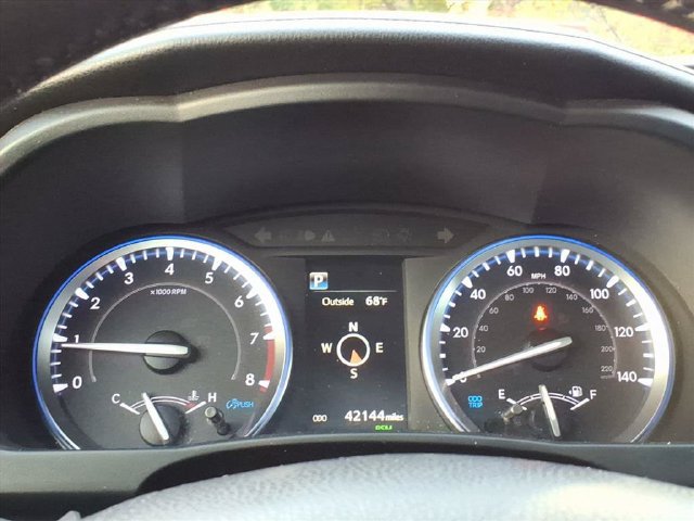 Used 2019 Toyota Highlander XLE w/ Carpet Mat Package (TMS) AWD/4WD image 24