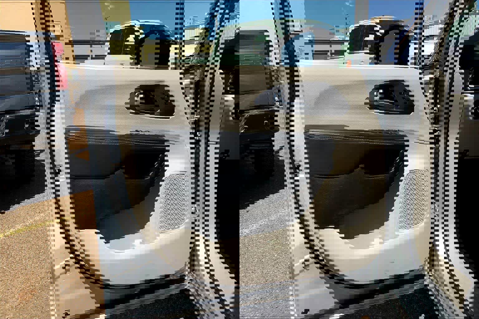 Used 2024 Chrysler Pacifica Touring-L image 22