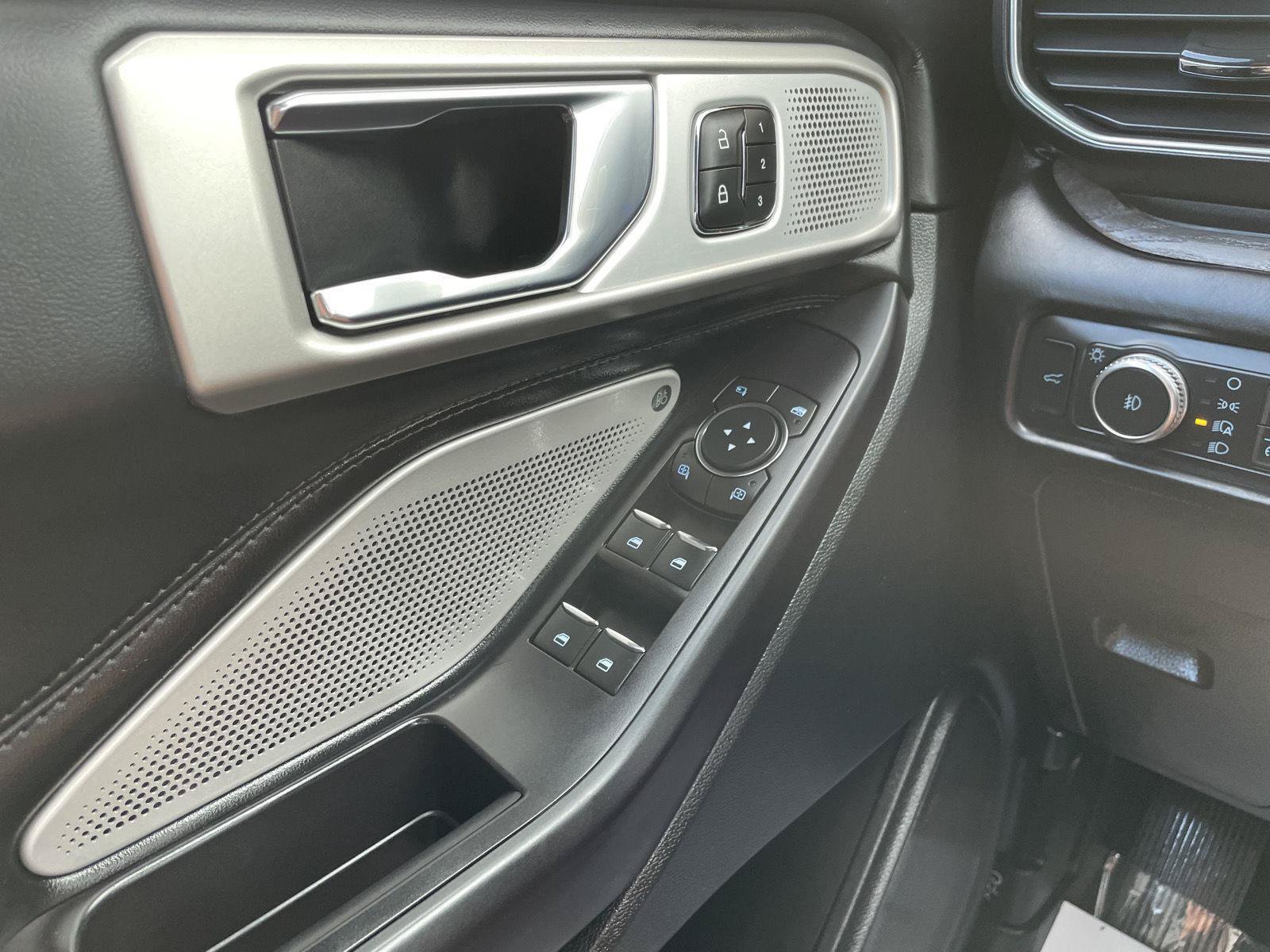 Certified 2020 Ford Explorer Platinum w/ Premium Technology Package AWD/4WD image 36