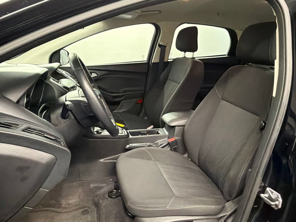 Certified 2018 Ford Focus SE w/ Cold Weather Package FWD image 24