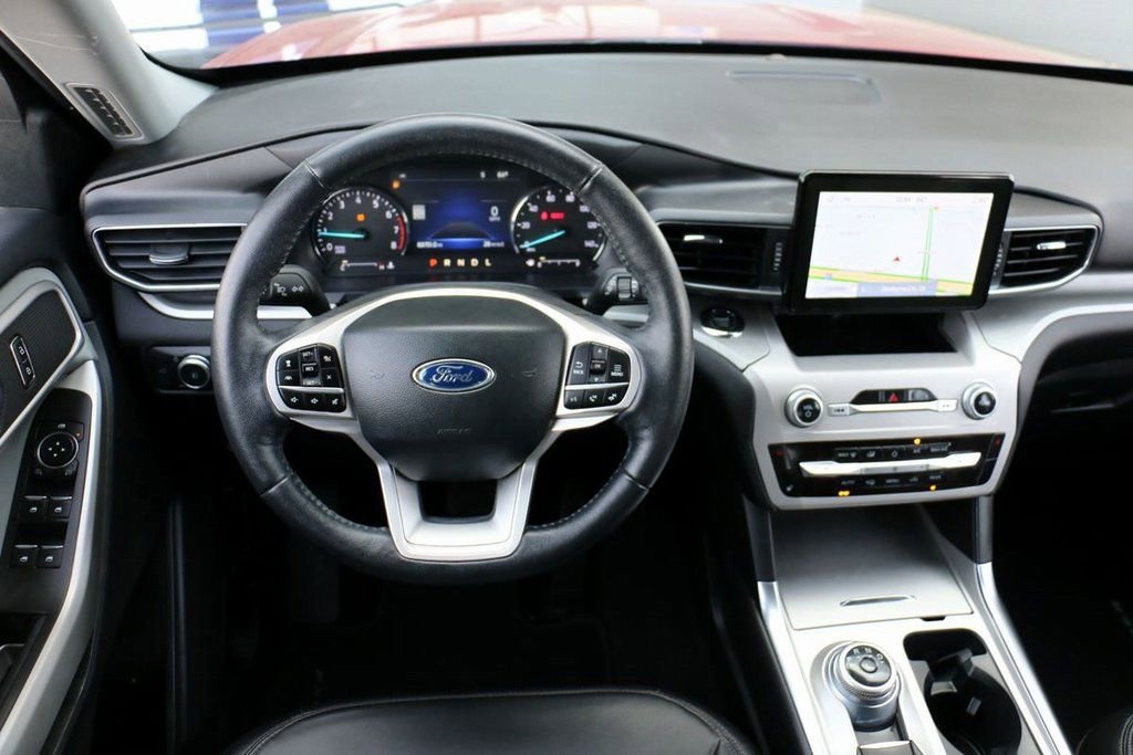 Certified 2022 Ford Explorer XLT w/ Equipment Group 202A image 25