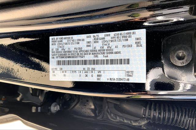 Certified 2025 Ford F350 Platinum image 33