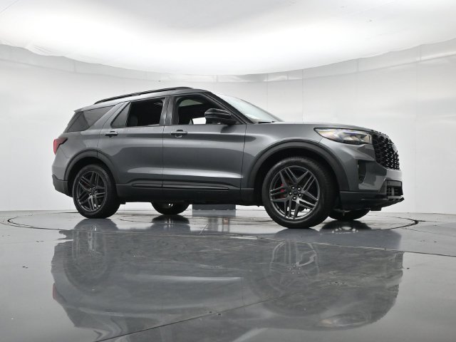 Certified 2025 Ford Explorer ST w/ Sun And Sound Package AWD/4WD image 38