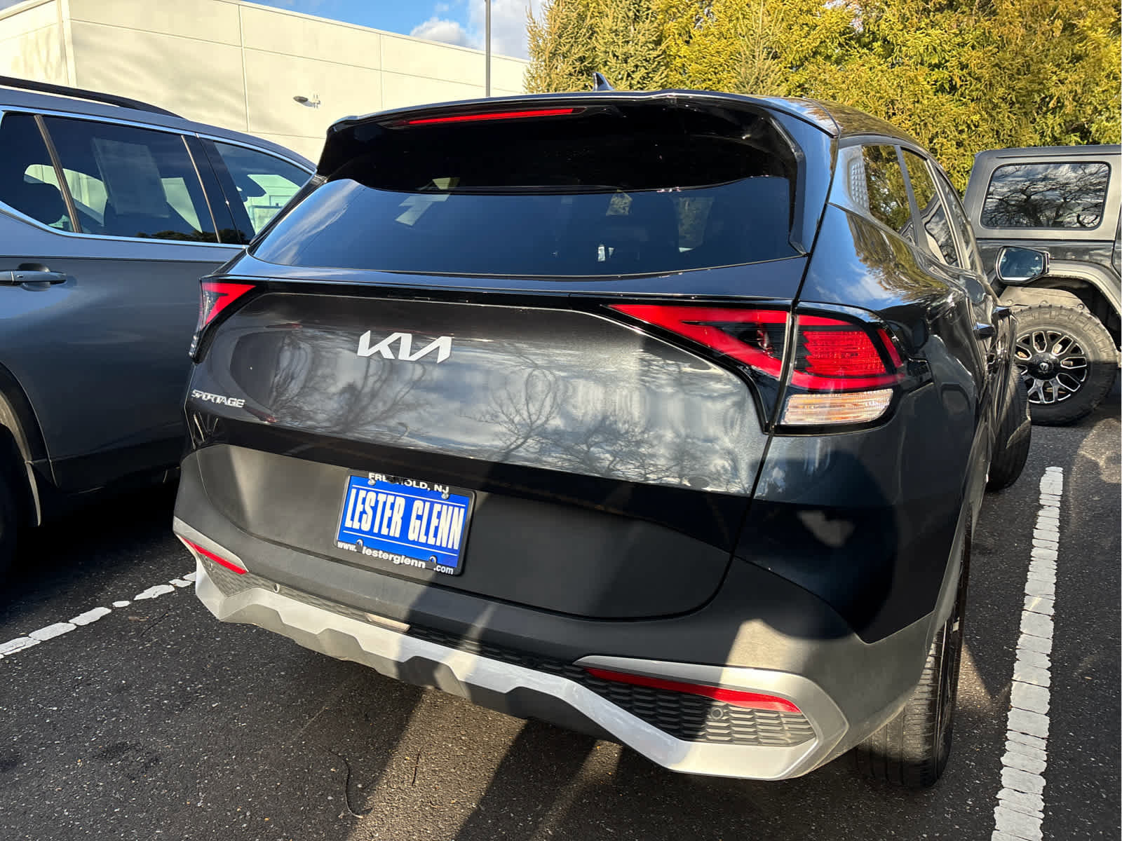 Used 2023 Kia Sportage EX image 3