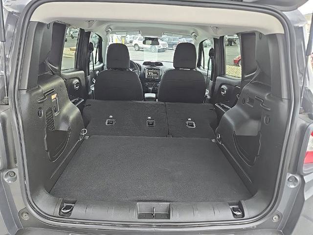 Used 2023 Jeep Renegade Latitude image 32