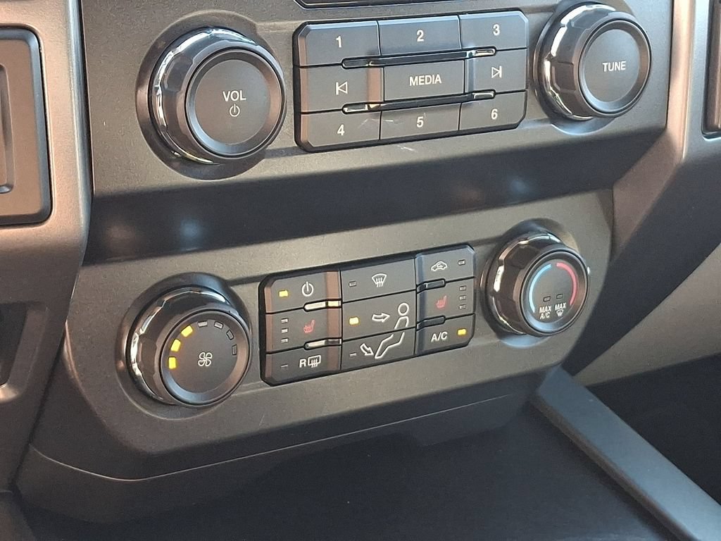 Certified 2020 Ford F250 XLT w/ XLT Premium Package AWD/4WD image 23