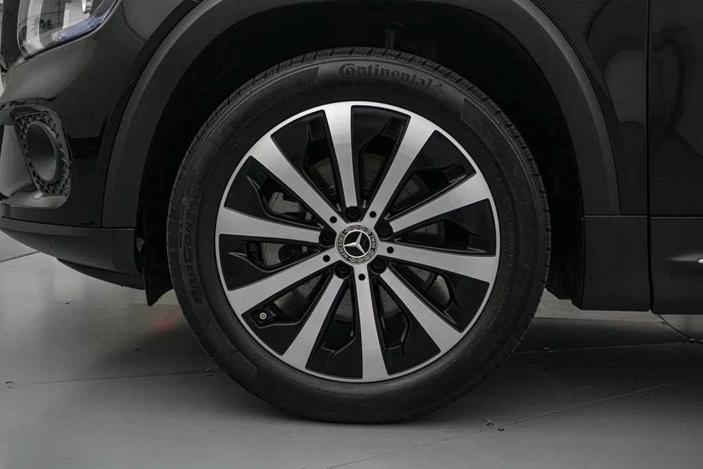 Used 2022 Mercedes-Benz GLB 250 w/ Premium Package Lite image 10
