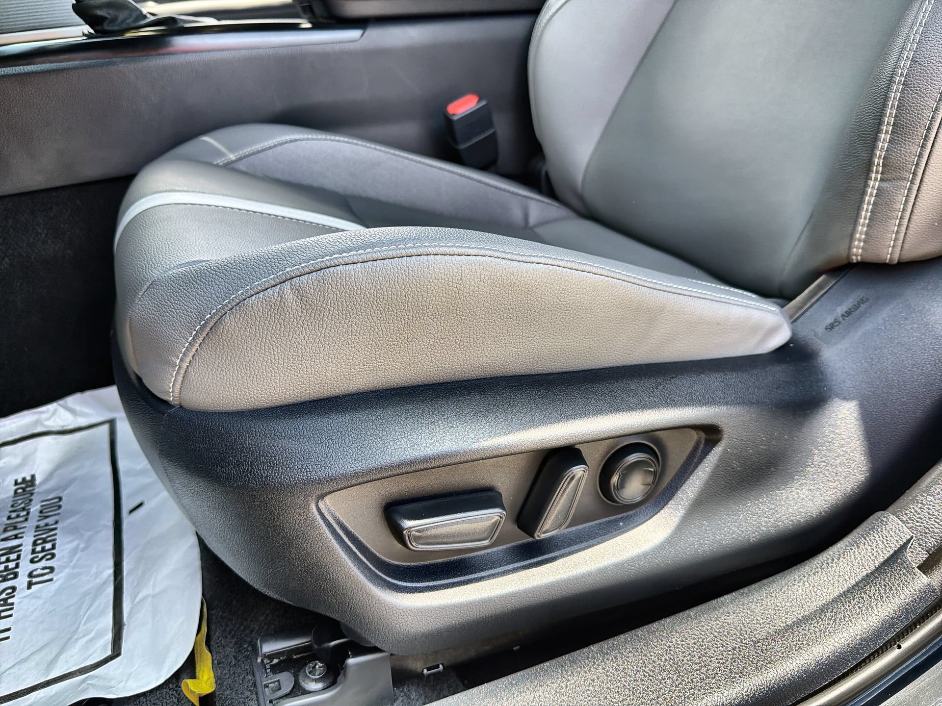 Used 2025 Toyota Camry SE FWD image 4