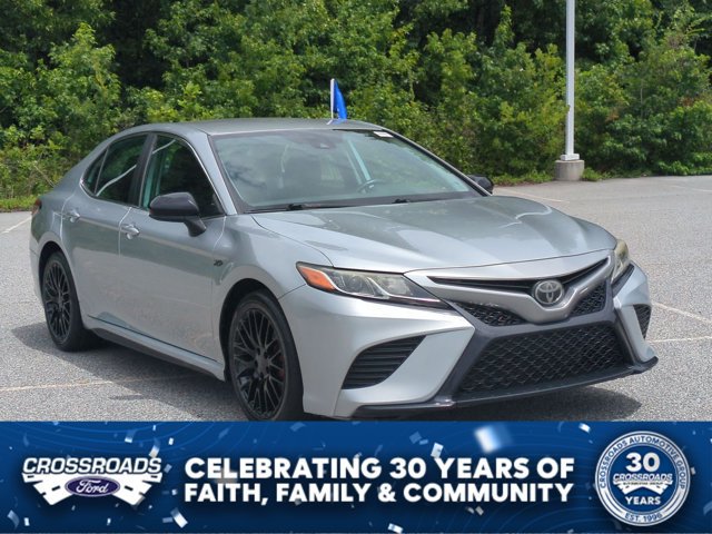 Used 2019 Toyota Camry SE FWD image 1