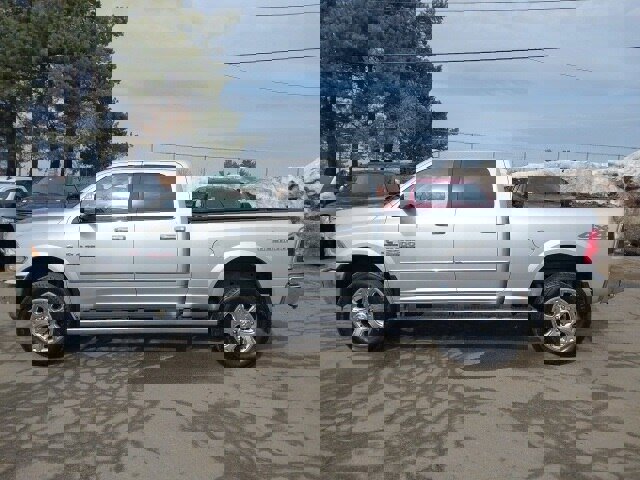 Used 2017 RAM 2500 Laramie w/ Convenience Group image 2