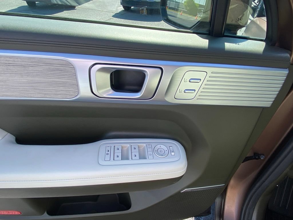 Used 2025 Hyundai Santa Fe Calligraphy AWD/4WD image 11