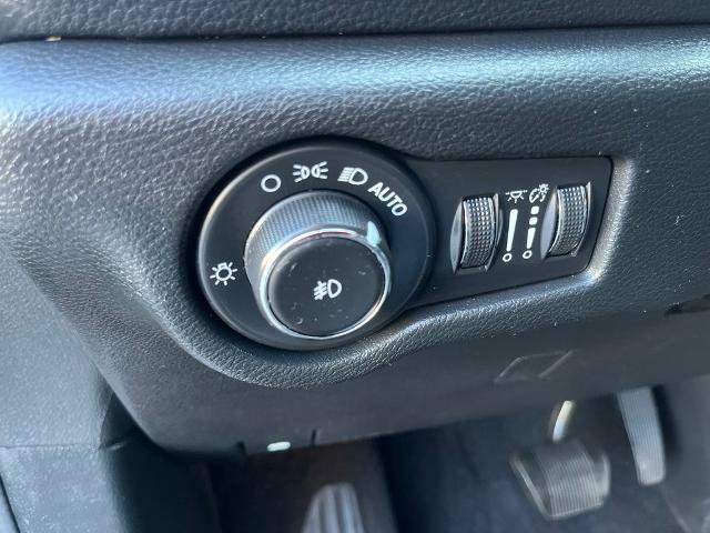 Used 2025 Chrysler Pacifica Limited FWD image 27