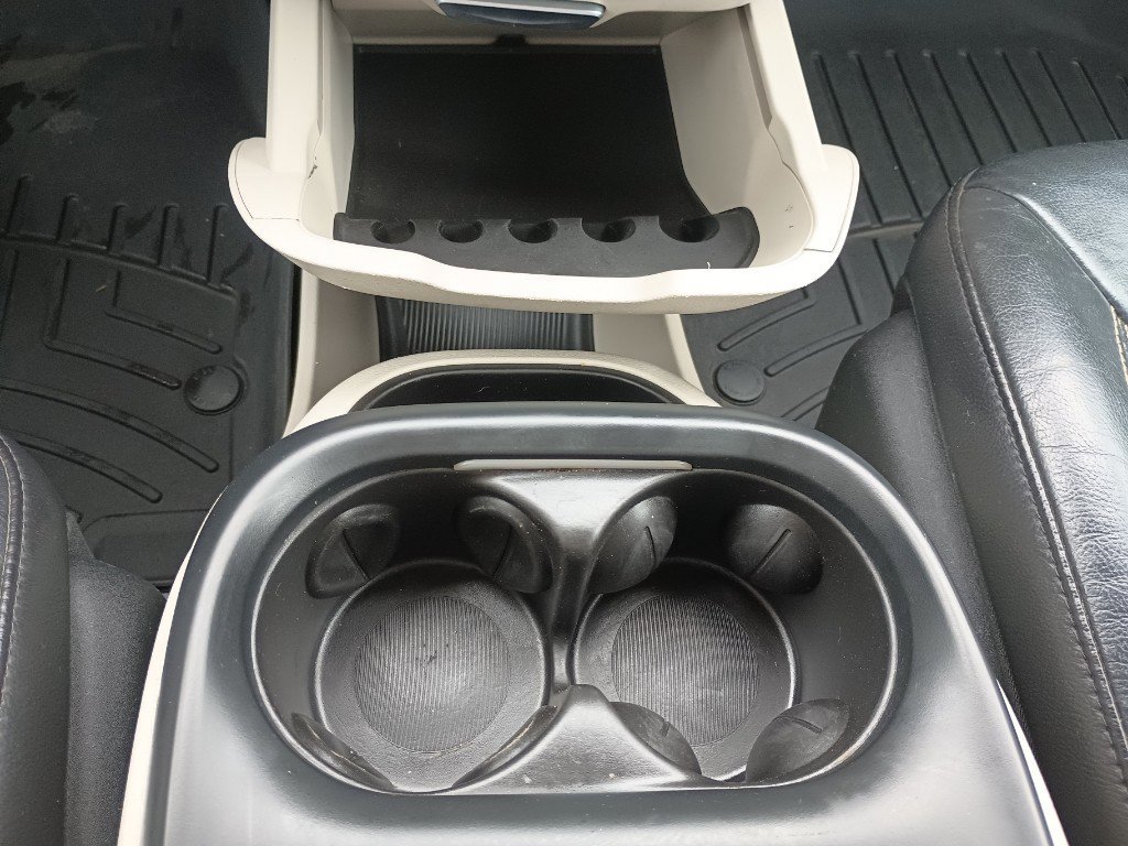 Used 2022 Chrysler Pacifica Touring-L w/ Uconnect Theater Family Group image 23