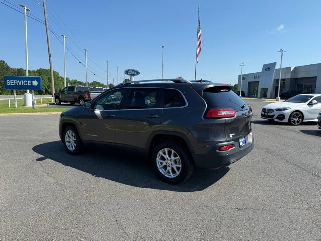 Used 2017 Jeep Cherokee Latitude w/ Safety/Convenience Group FWD image 4