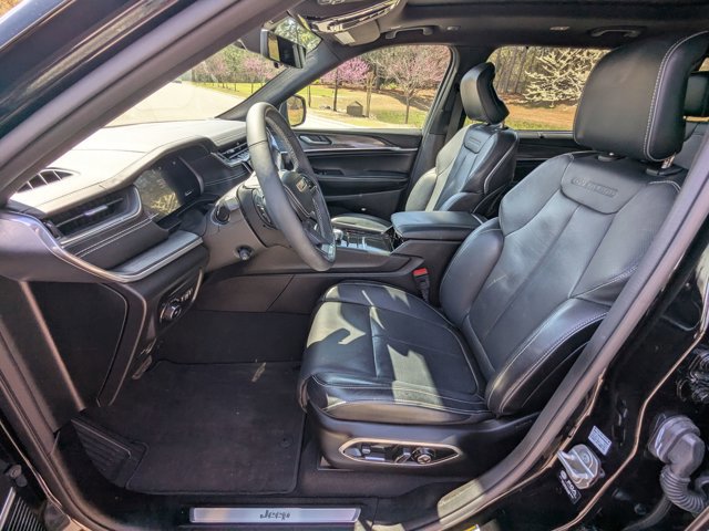 Used 2023 Jeep Grand Cherokee L Overland w/ Luxury Tech Group IV RWD image 17