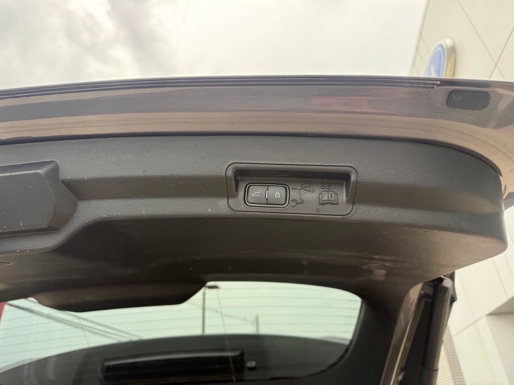 Certified 2024 Ford Explorer XLT w/ Equipment Group 202A AWD/4WD image 21