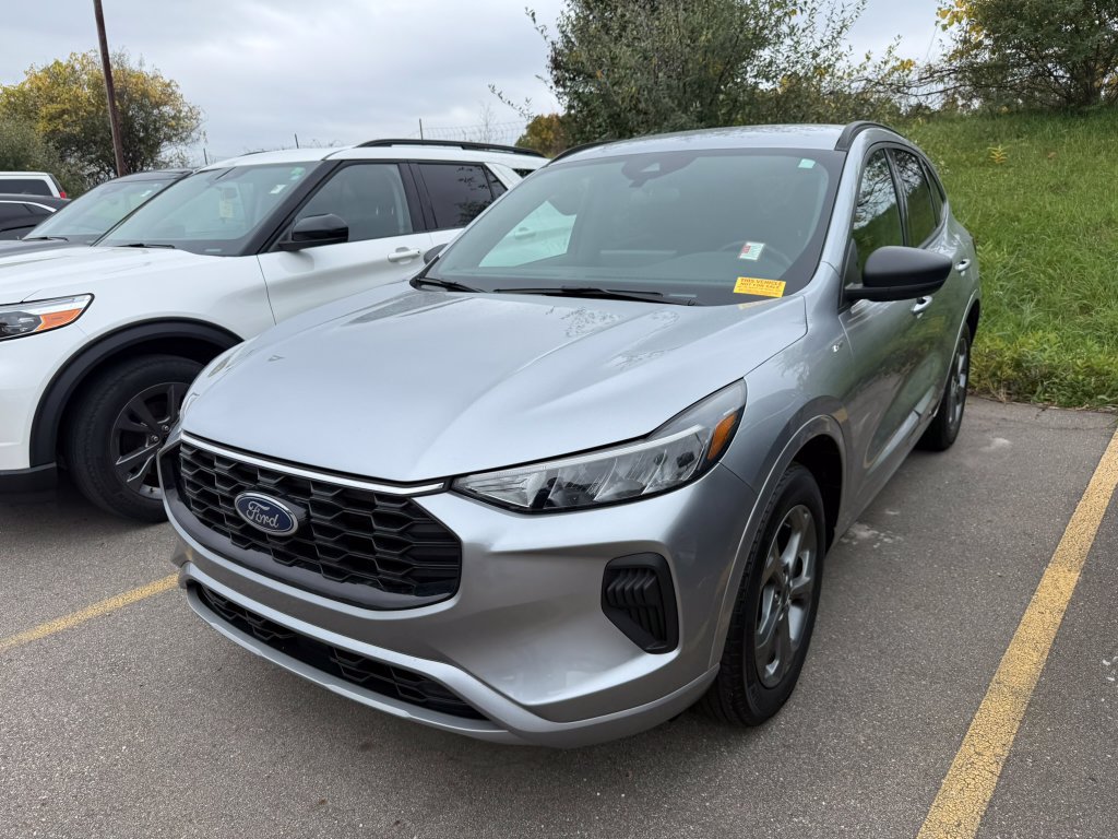 Certified 2024 Ford Escape ST-Line w/ Tech Pack #1 AWD/4WD image 3