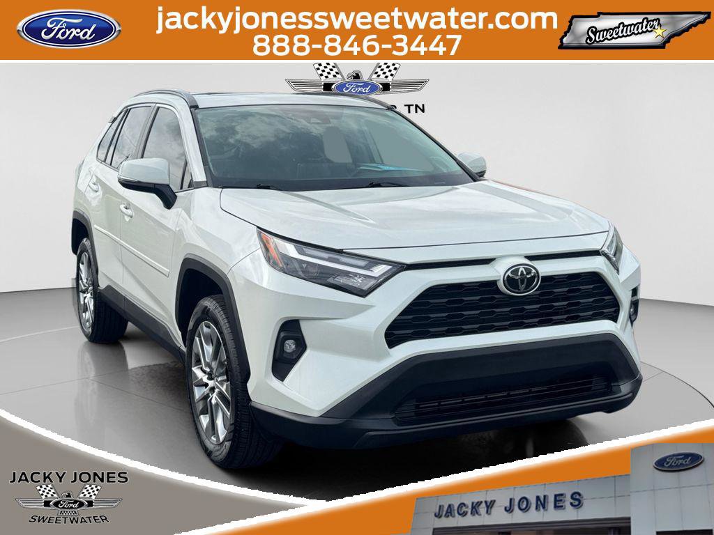 Used 2022 Toyota RAV4 XLE Premium image 7