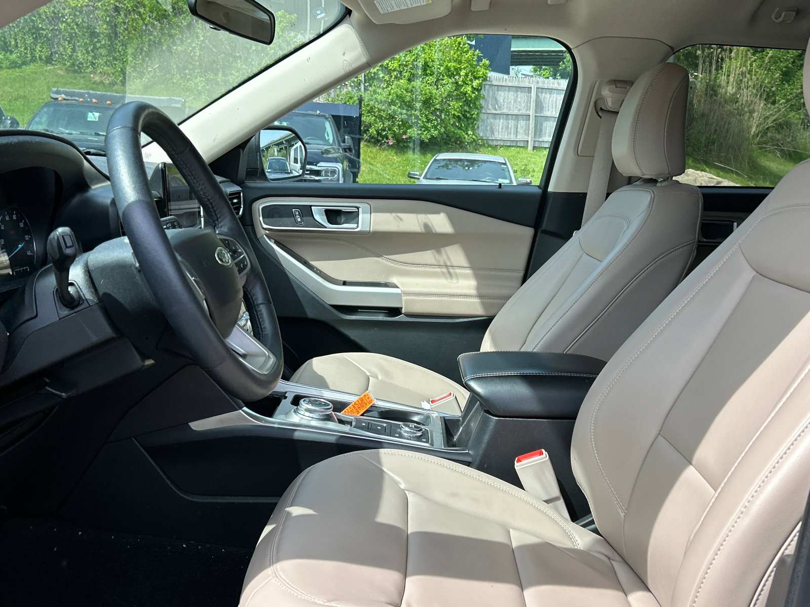 Certified 2023 Ford Explorer XLT w/ Equipment Group 202A AWD/4WD image 4