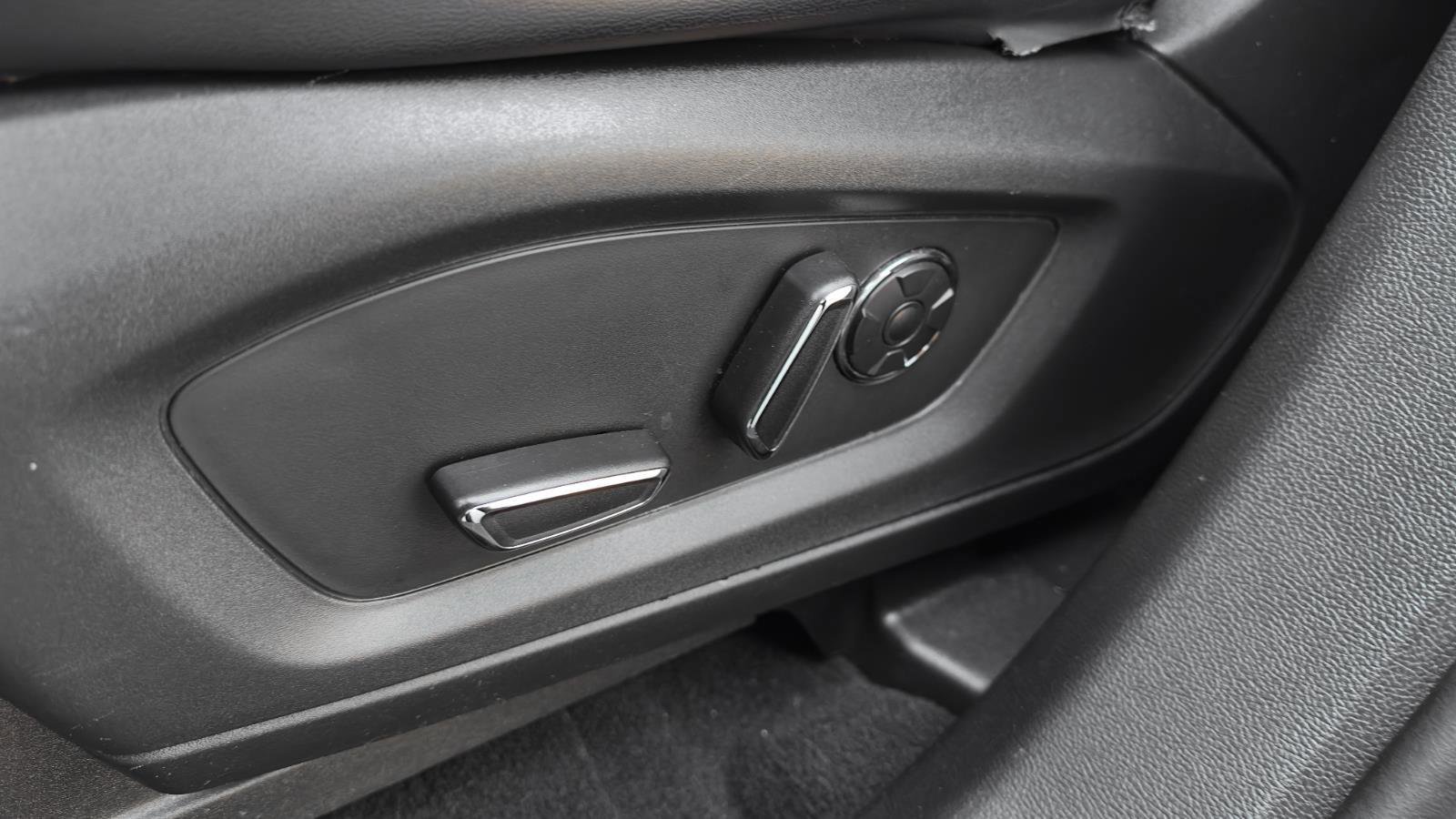 Certified 2020 Ford Explorer Platinum w/ Premium Technology Package image 17