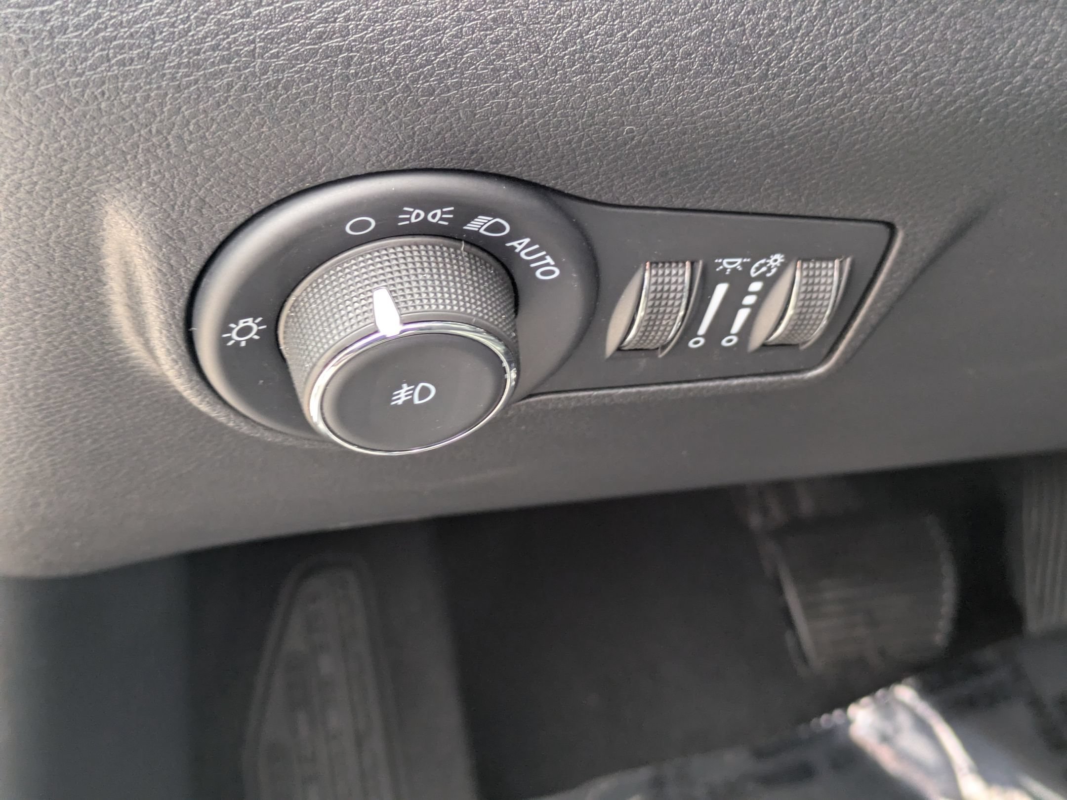 Used 2022 Jeep Compass Latitude w/ Sun and Sound Group FWD image 15