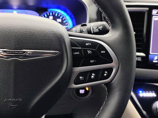 Used 2024 Chrysler Pacifica Touring-L FWD image 36