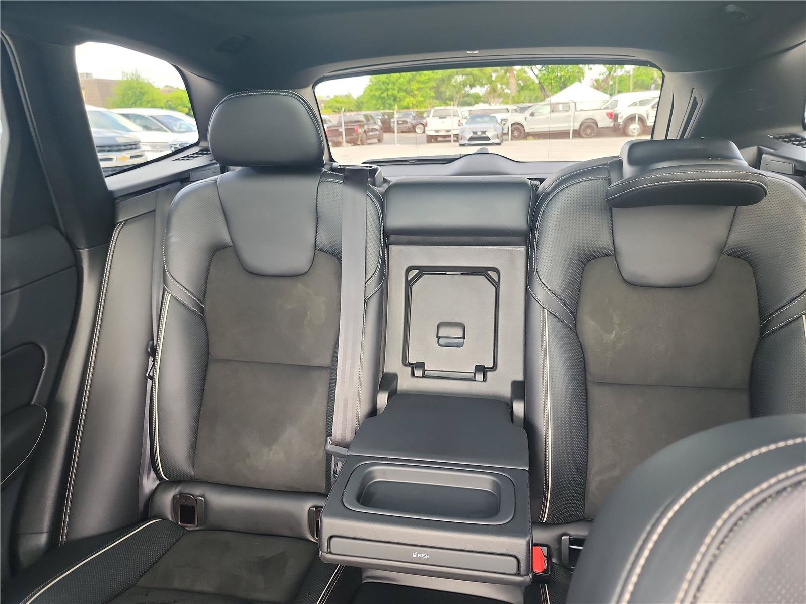 Used 2018 Volvo XC60 T5 R-Design w/ Convenience Package AWD/4WD image 15