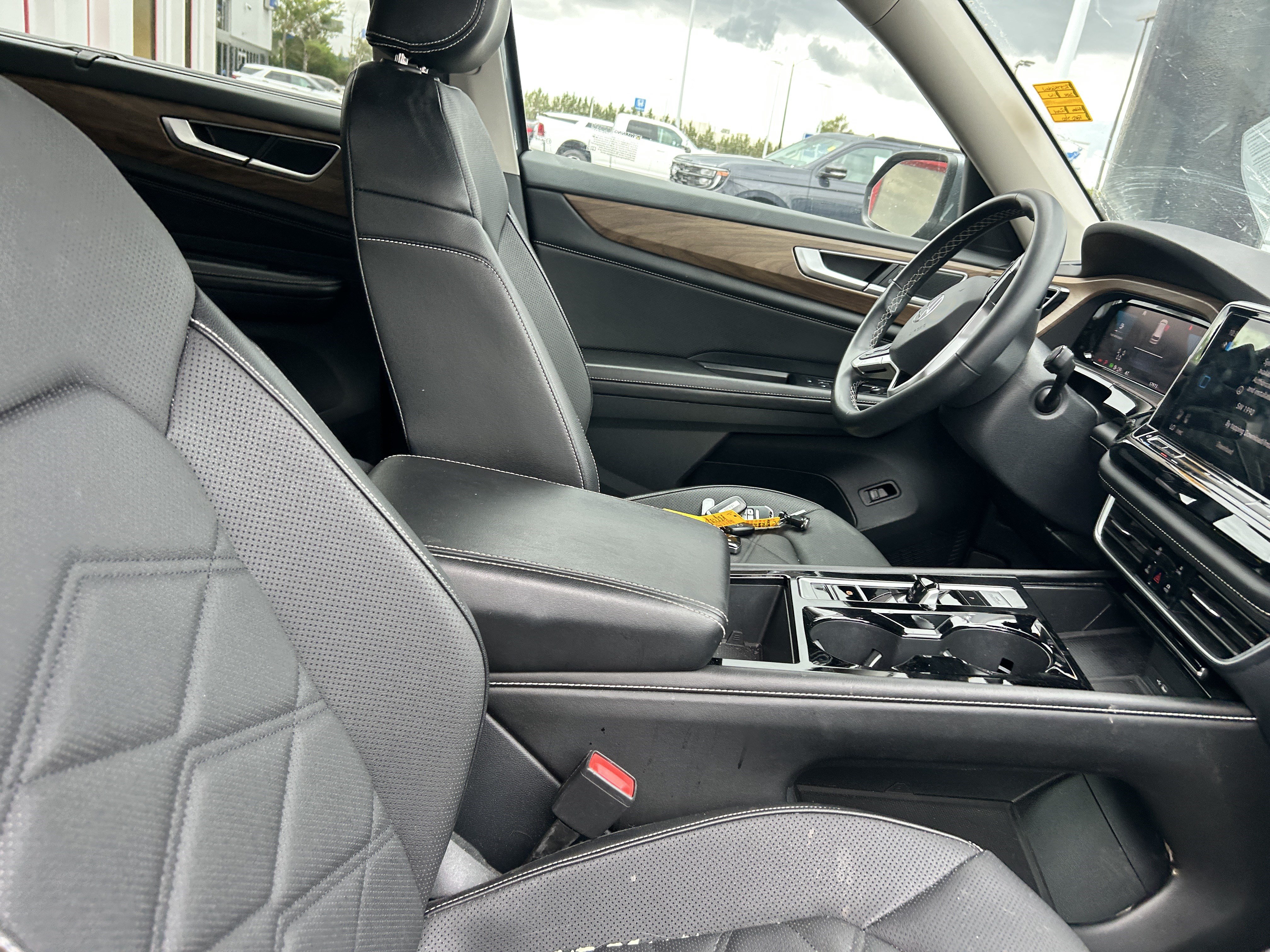 Used 2024 Volkswagen Atlas SE AWD/4WD image 13