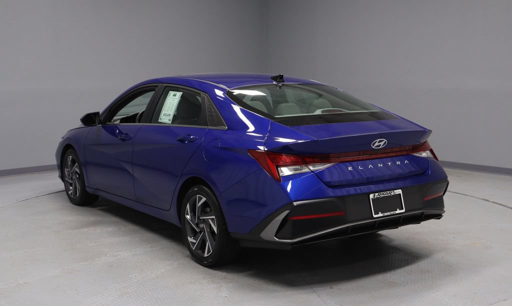 Used 2025 Hyundai Elantra SEL FWD image 10