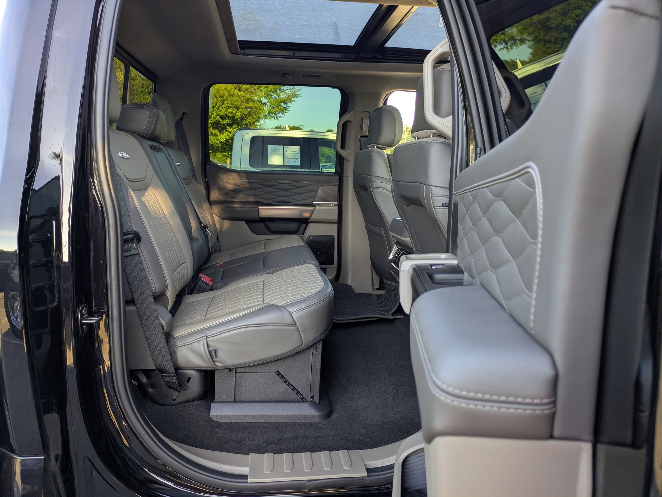 Certified 2025 Ford F450 Platinum w/ Platinum Plus Package AWD/4WD image 40