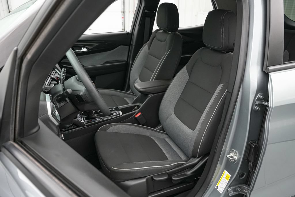 Used 2024 Chevrolet TrailBlazer LT w/ Driver Confidence Package FWD image 11