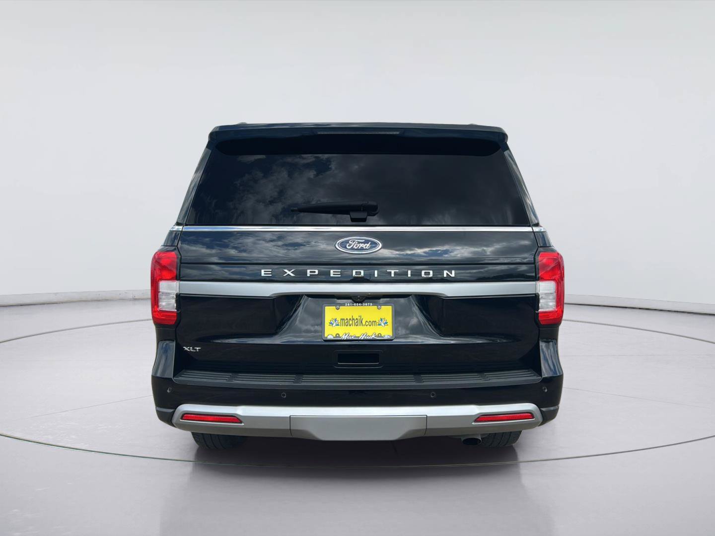 Certified 2024 Ford Expedition XLT RWD image 5