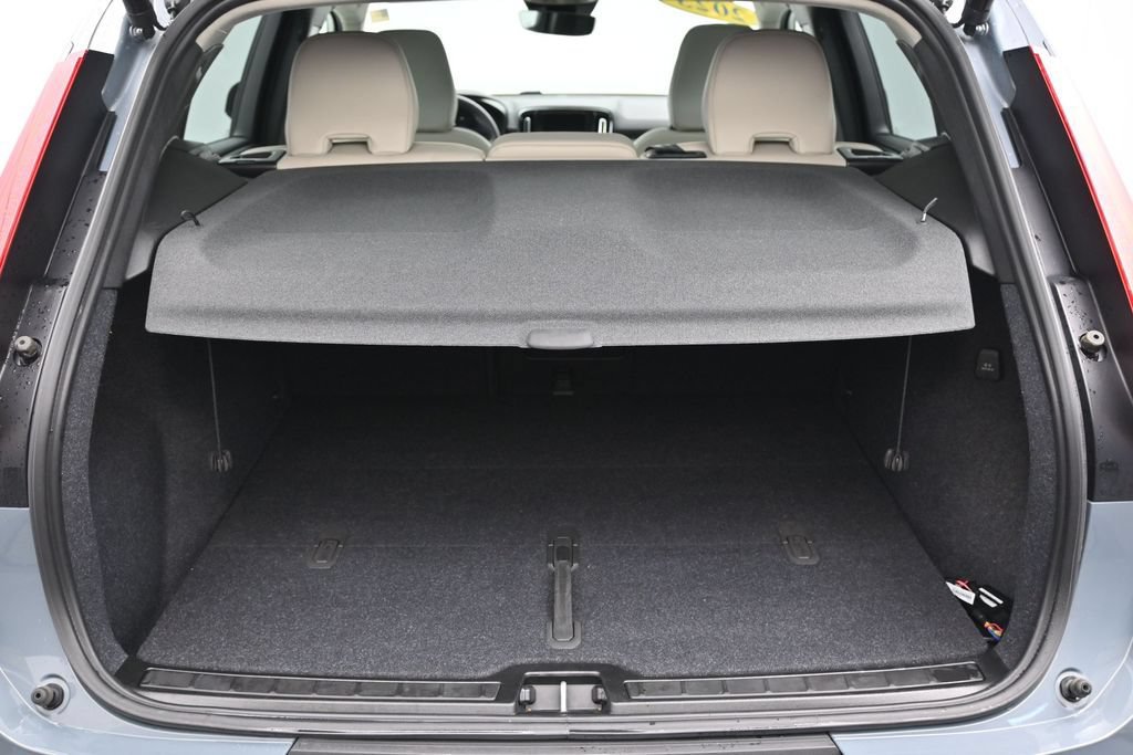 Used 2023 Volvo XC40 B4 Ultimate FWD image 15