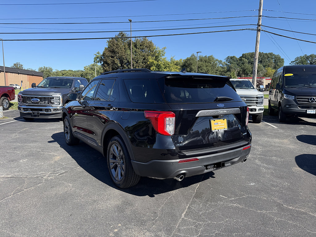 Certified 2022 Ford Explorer XLT w/ Equipment Group 202A AWD/4WD image 4
