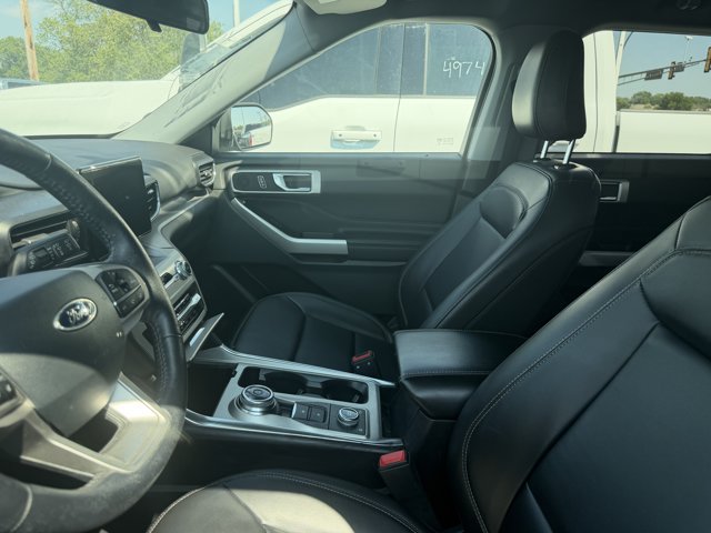 Certified 2023 Ford Explorer XLT w/ Equipment Group 202A AWD/4WD image 3